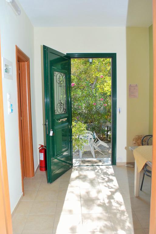Melina Apartment Loutrópolis Thermís Quarto foto